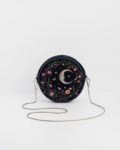 Front of purse with chain against a white background.