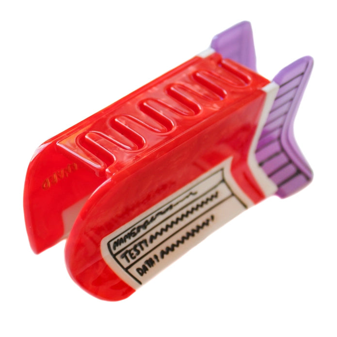 Claw portion of the hair claw against a white background.