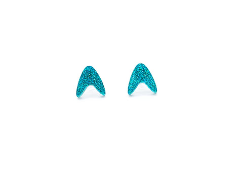 A 1950s boomerang in turquoise glitter in stud earrings